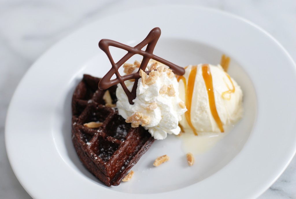 Flourless Chocolate Waffle | getinmymouf.com