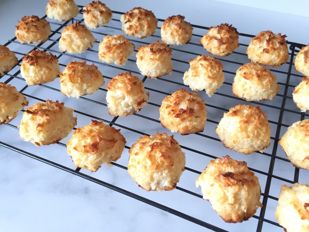 Coconut Macaroons | getinmymouf.com