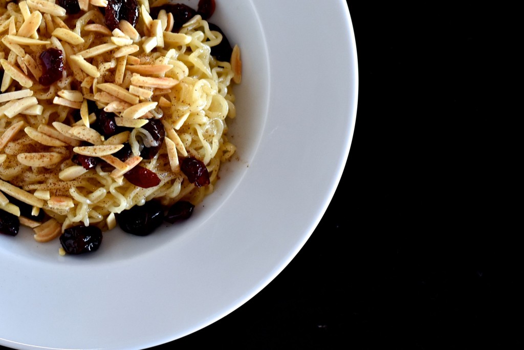 Brown Butter Ramen with Berries & Almonds | getinmymouf.com