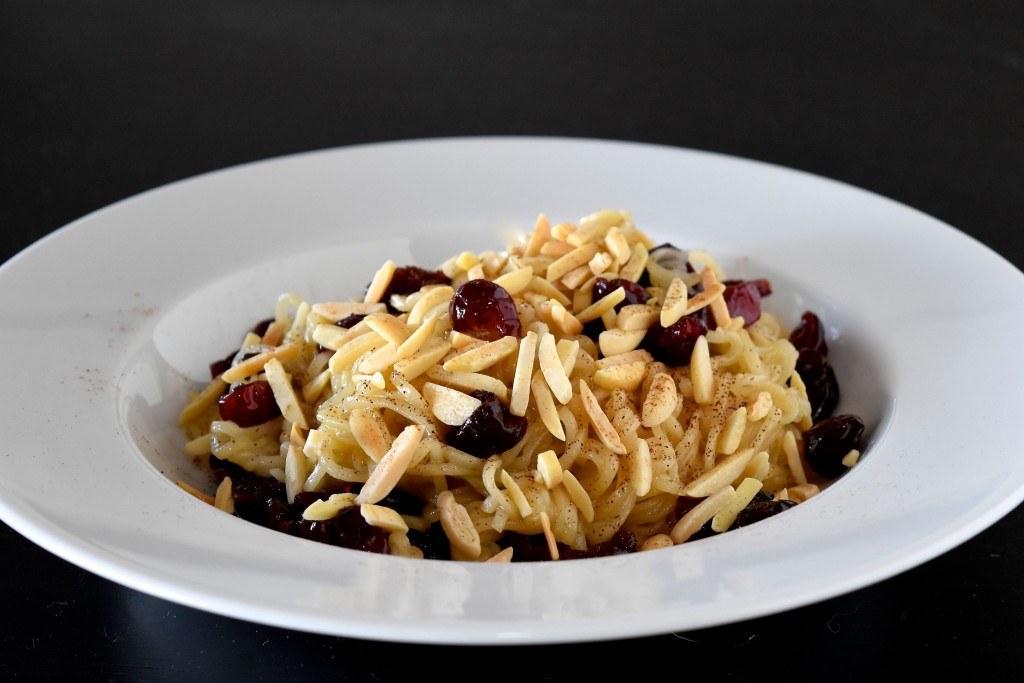 Brown Butter Ramen with Berries & Almonds | getinmymouf.com