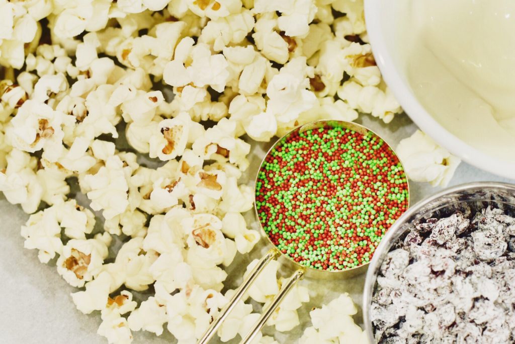 White Chocolate Cranberry Popcorn | getinmymouf.com