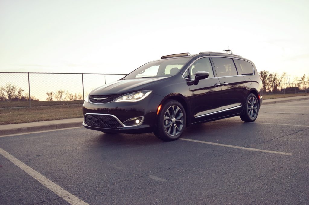 2017 Chrysler Pacifica Limited | getinmymouf.com